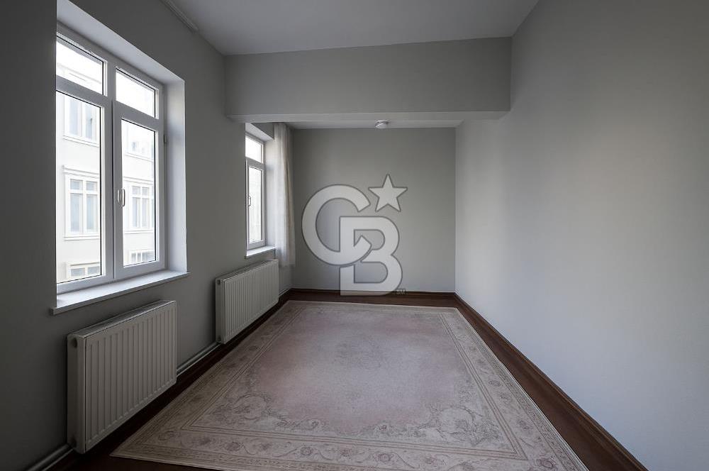 KUMBARACI CAMCI FEVZİ SOKAKTA KÖŞE BİNA 60M2, 2+1 AYDINLIK DAİRE