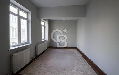 KUMBARACI CAMCI FEVZİ SOKAKTA KÖŞE BİNA 60M2, 2+1 AYDINLIK DAİRE