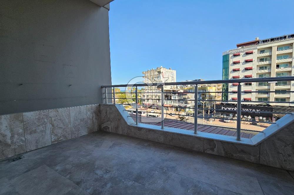 Mersin Mezitli Atatürk Mah. GMK Blv. Cepheli Satılık 4+1 Daire