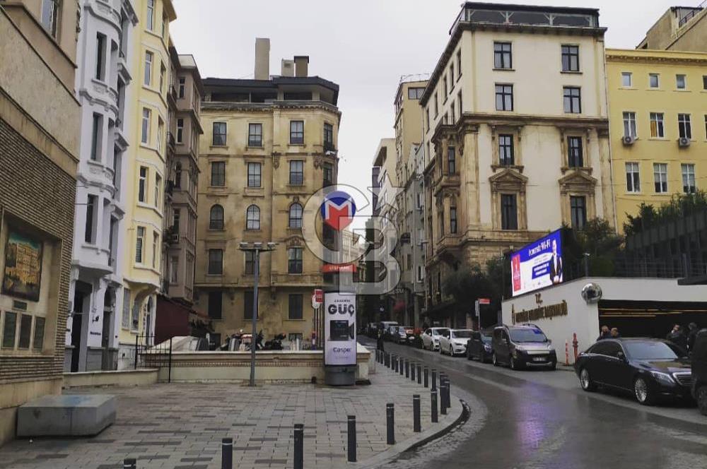 BEYOĞLU MERKEZDE KİRALIK 1+1 TADİLATLI-DENİZ MANZARALI DAİRE