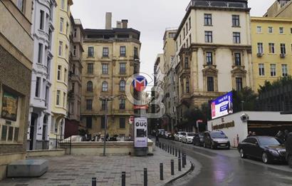 BEYOĞLU MERKEZDE KİRALIK 1+1 TADİLATLI-DENİZ MANZARALI DAİRE