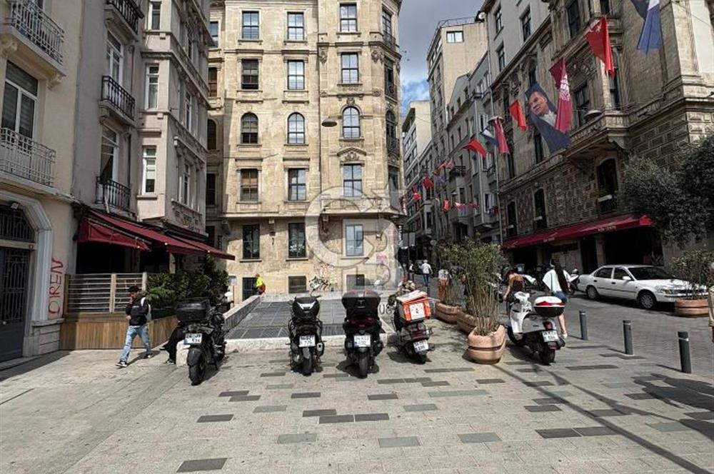 BEYOĞLU MERKEZDE KİRALIK 1+1 TADİLATLI-DENİZ MANZARALI DAİRE