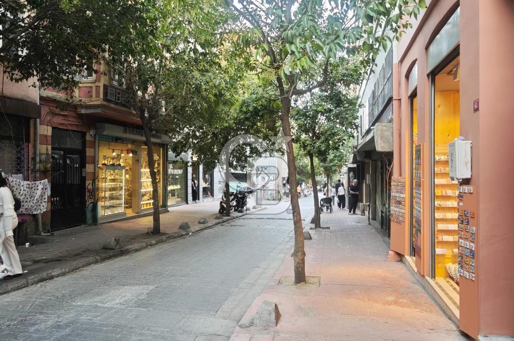 GALATA LÜLECİ HENDEK CADDESİNDE SATILIK 4 KATLI BİNA