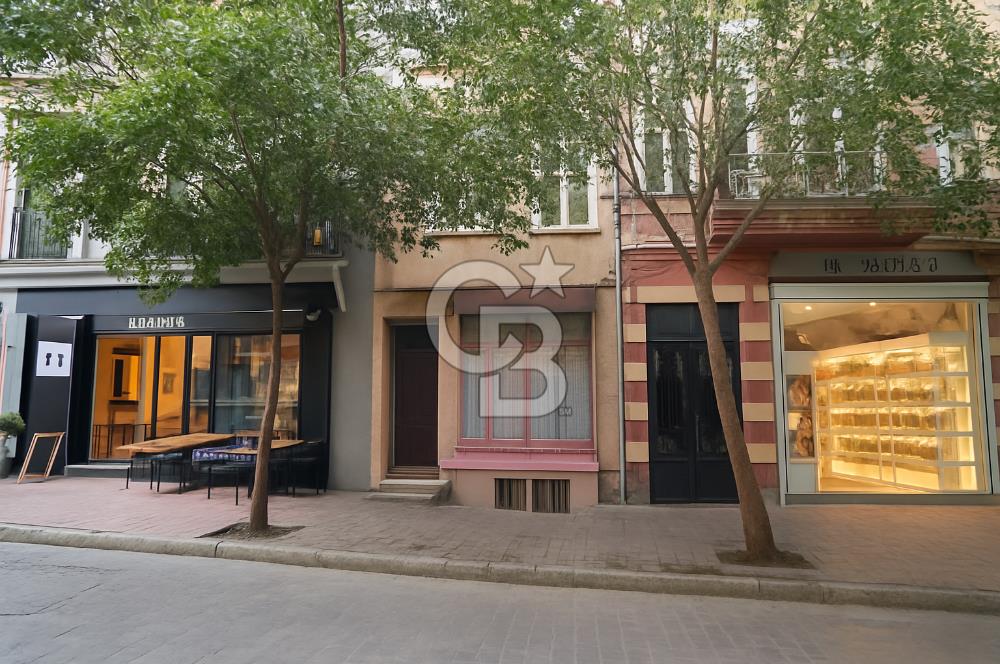 GALATA LÜLECİ HENDEK CADDESİNDE SATILIK 4 KATLI BİNA