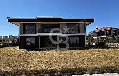 FENERBEY VİLLALARINDA 1500 m2 ARSA ÜZERİNDE NATAMAM VİLLA