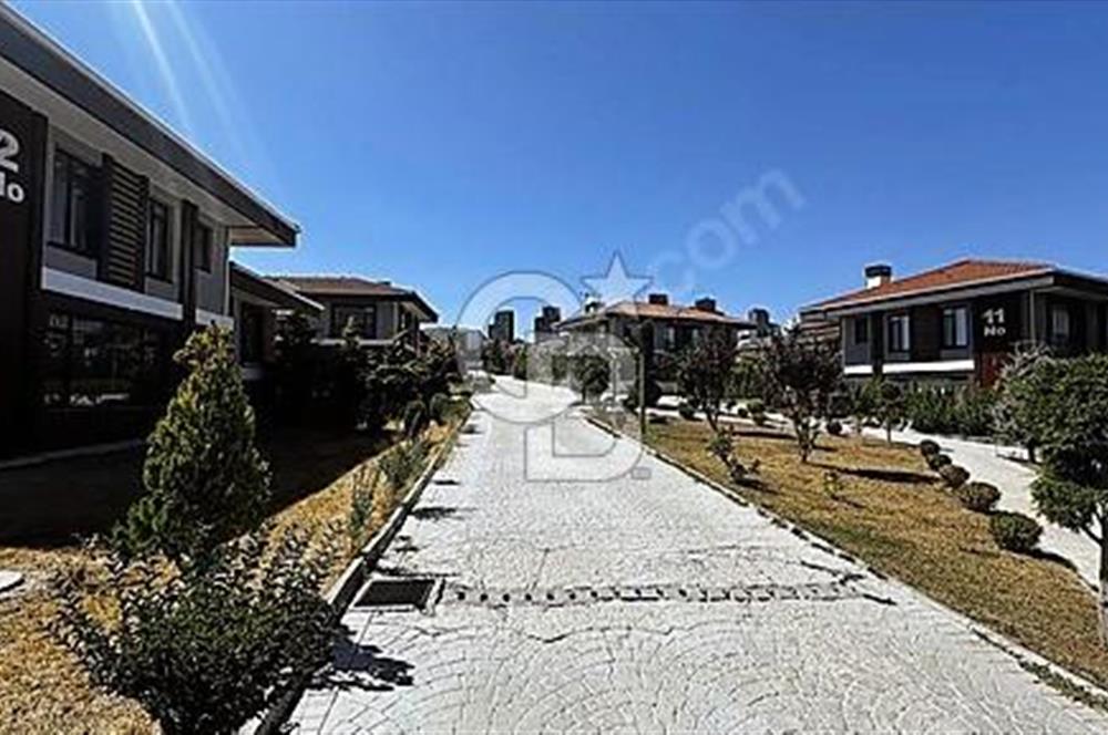 FENERBEY VİLLALARINDA 1500 m2 ARSA ÜZERİNDE NATAMAM VİLLA