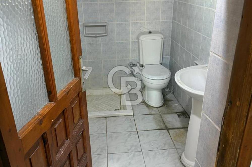 Yenifoça Merkezde Marinaya Yakın Kiralık 3+1 Taş Dubleks Daire