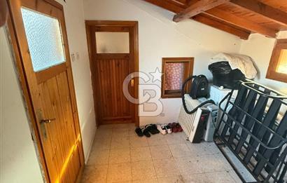 Yenifoça Merkezde Marinaya Yakın Kiralık 3+1 Taş Dubleks Daire