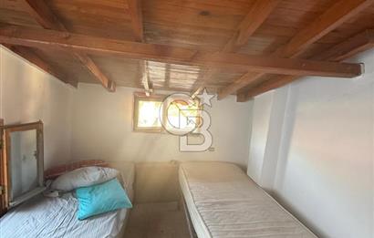 Yenifoça Merkezde Marinaya Yakın Kiralık 3+1 Taş Dubleks Daire