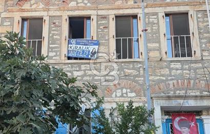 Yenifoça Merkezde Marinaya Yakın Kiralık 3+1 Taş Dubleks Daire
