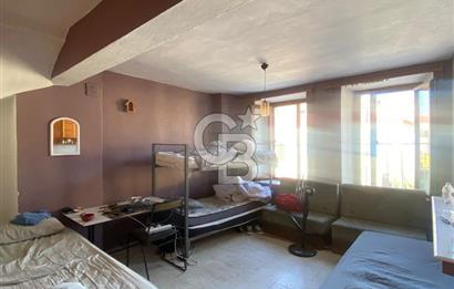 Yenifoça Merkezde Marinaya Yakın Kiralık 3+1 Taş Dubleks Daire