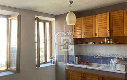 Yenifoça Merkezde Marinaya Yakın Kiralık 3+1 Taş Dubleks Daire