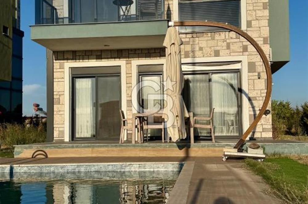 FOÇA REVA KONAKLARI'NDA SATILIK 4+1 MÜSTAKİL  VİLLA