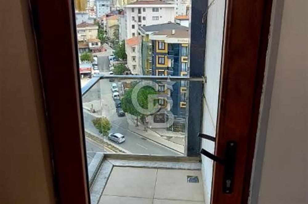Kartal Çanakkale Cad Cepheli Geniş 2+1 Satılık