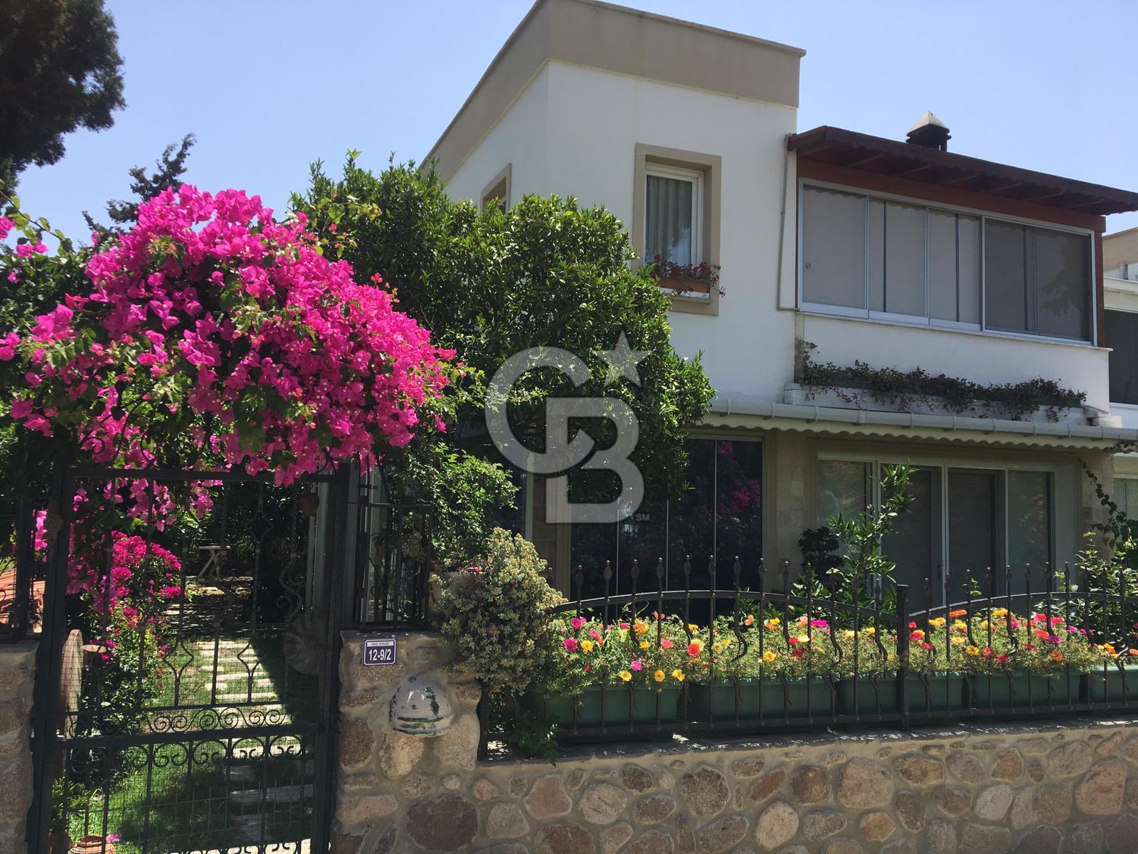Bodrum Akyarlar’da, Nezih Site İçinde Geniş Bahçeli Satılık Villa