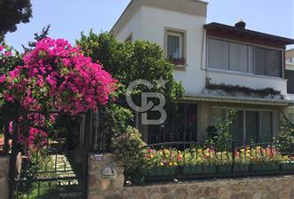 Bodrum Akyarlar’da, Nezih Site İçinde Geniş Bahçeli Satılık Villa