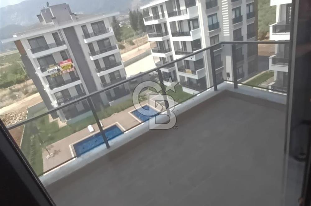 ANTALYA YENİKÖYDE HAVUZLU SİTE İÇERİSİNDE SATILIK LÜKS 1+1 DAİRE