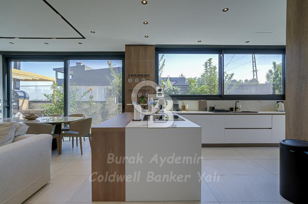 Urla, Kalabak’ta Çok Özel Müstakil Havuzlu 4+2 Satılık Villa