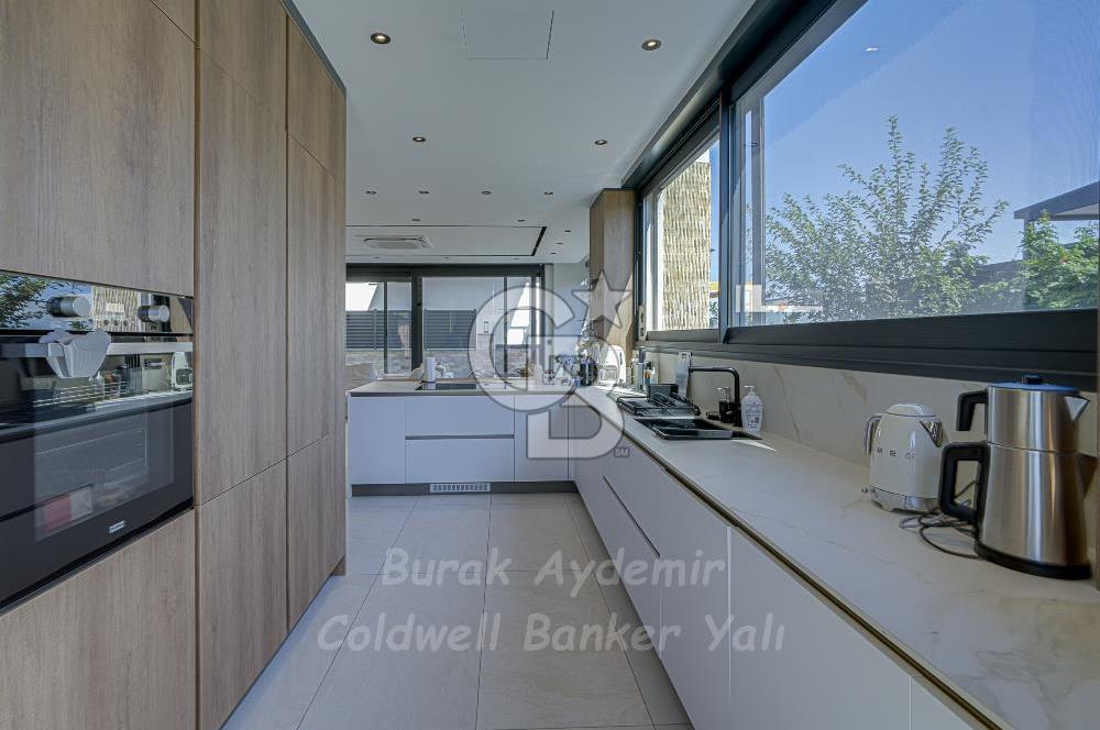 Urla, Kalabak’ta Çok Özel Müstakil Havuzlu 4+2 Satılık Villa