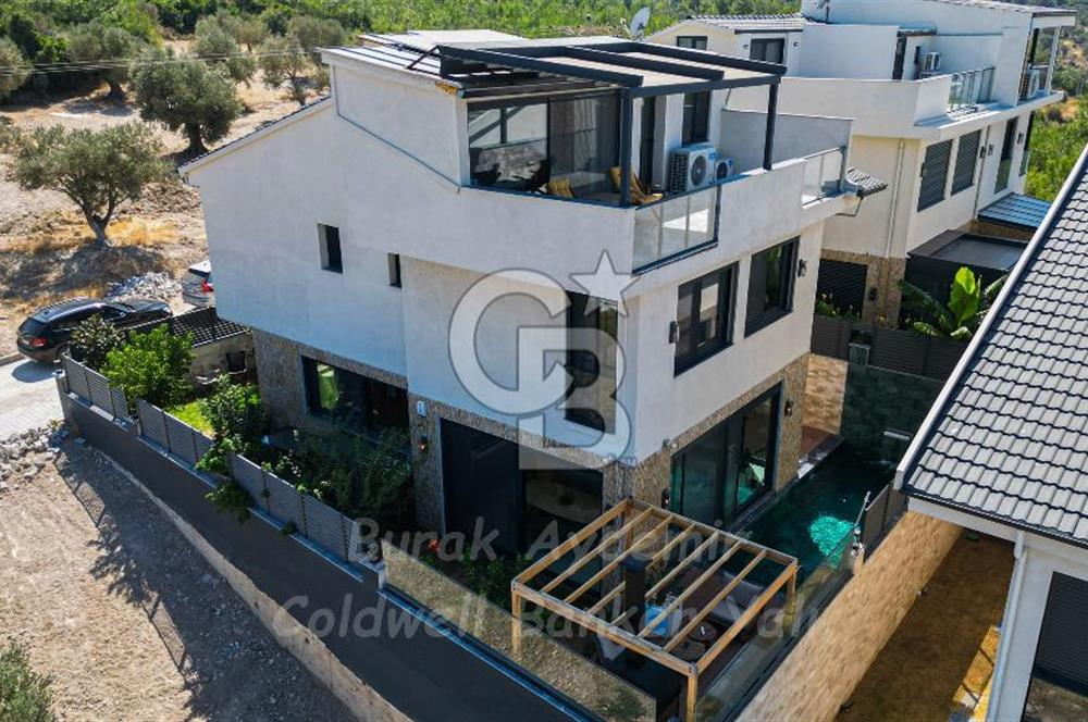 Urla, Kalabak’ta Çok Özel Müstakil Havuzlu 4+2 Satılık Villa
