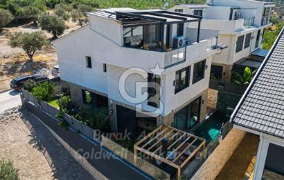 Urla, Kalabak’ta Çok Özel Müstakil Havuzlu 4+2 Satılık Villa