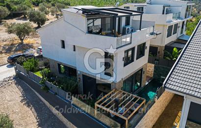 Urla, Kalabak’ta Çok Özel Müstakil Havuzlu 4+2 Satılık Villa