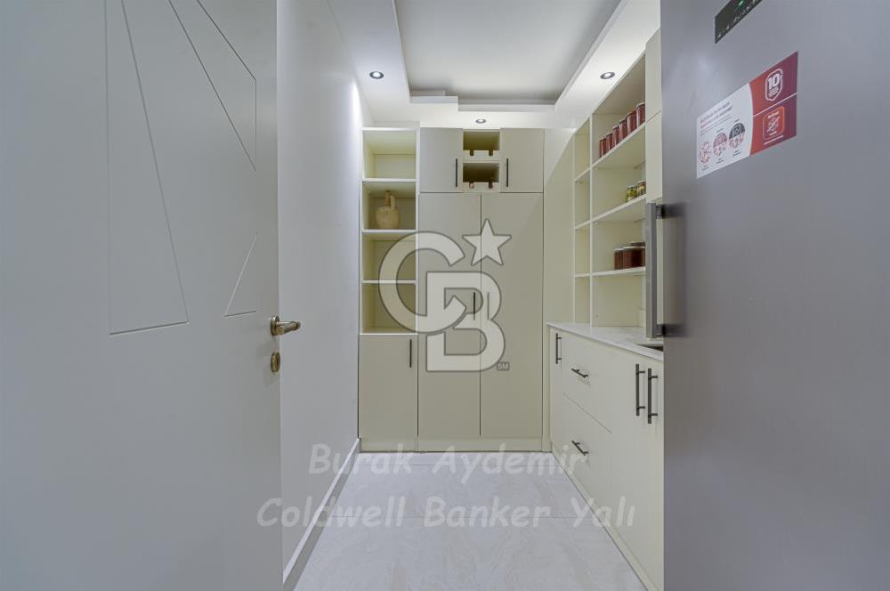 Urla, Kalabak’ta Çok Özel Müstakil Havuzlu 4+2 Satılık Villa