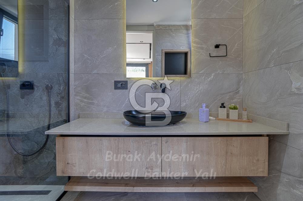 Urla, Kalabak’ta Çok Özel Müstakil Havuzlu 4+2 Satılık Villa