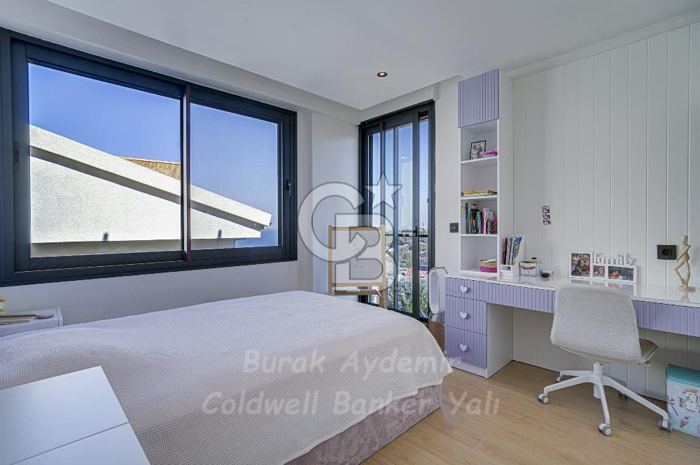 Urla, Kalabak’ta Çok Özel Müstakil Havuzlu 4+2 Satılık Villa