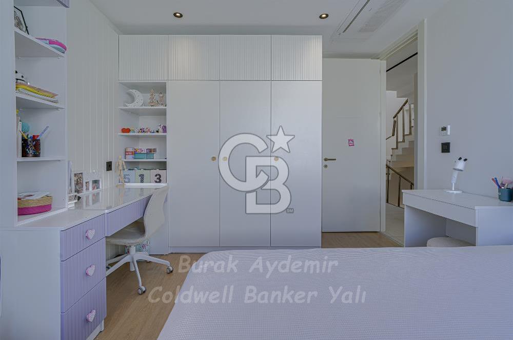 Urla, Kalabak’ta Çok Özel Müstakil Havuzlu 4+2 Satılık Villa