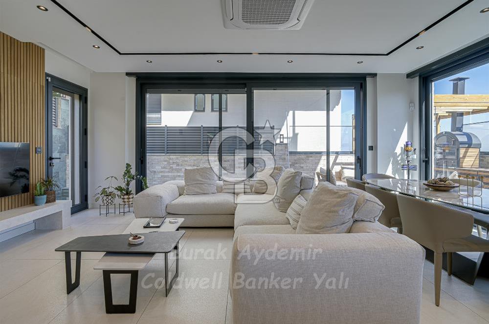 Urla, Kalabak’ta Çok Özel Müstakil Havuzlu 4+2 Satılık Villa