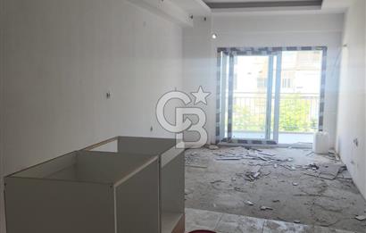 KARŞIYAKA ÇARŞI'DA TİYATRO SOKAĞINDA SATILIK SIFIR 1+1 DAİRE