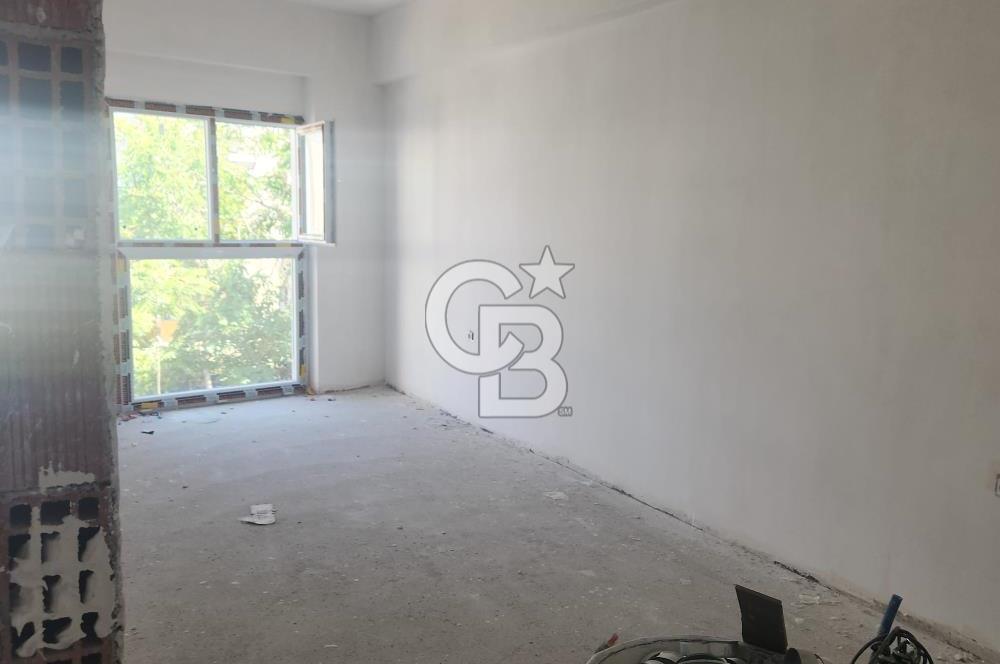 KARŞIYAKA ÇARŞI'DA TİYATRO SOKAĞINDA SATILIK SIFIR 1+1 DAİRE
