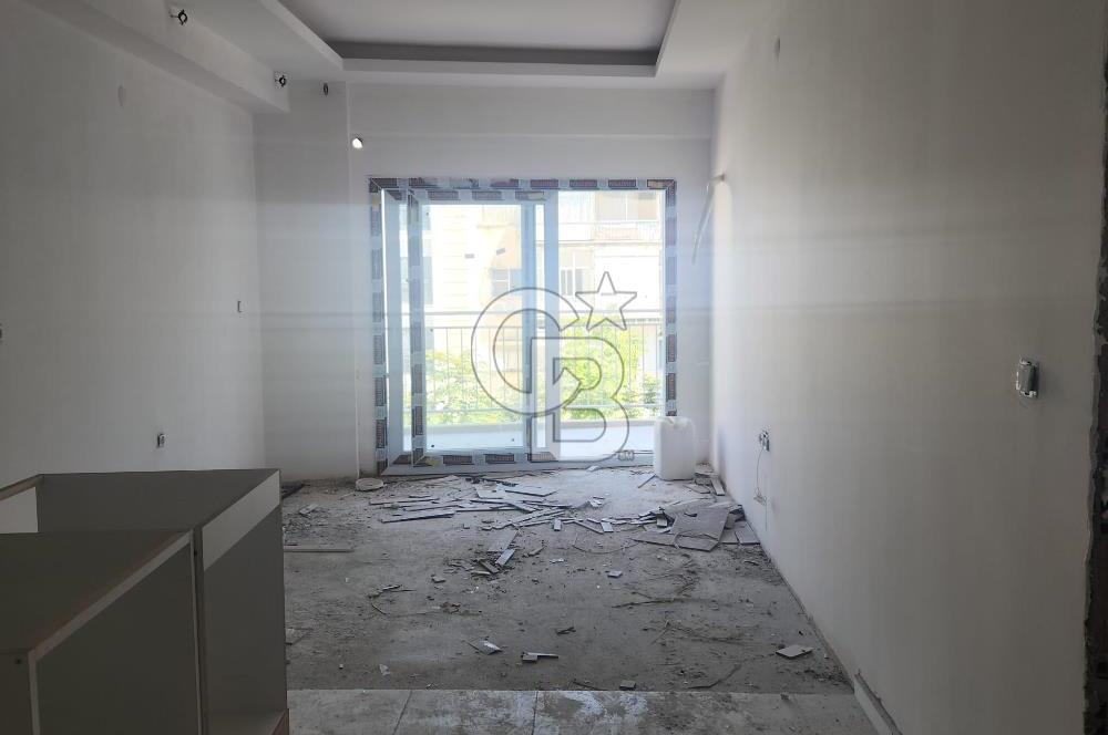KARŞIYAKA ÇARŞI'DA TİYATRO SOKAĞINDA SATILIK SIFIR 1+1 DAİRE
