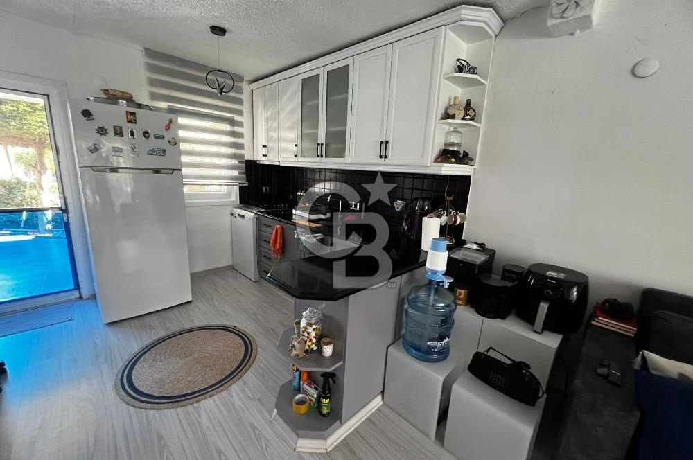 GÜMÜLDÜR’DE SİTE İÇERİSİNDE TRİPLEX YAZLIK DENİZE YAKIN KONFORLU YAŞAM