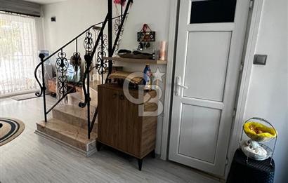 GÜMÜLDÜR’DE SİTE İÇERİSİNDE TRİPLEX YAZLIK DENİZE YAKIN KONFORLU YAŞAM