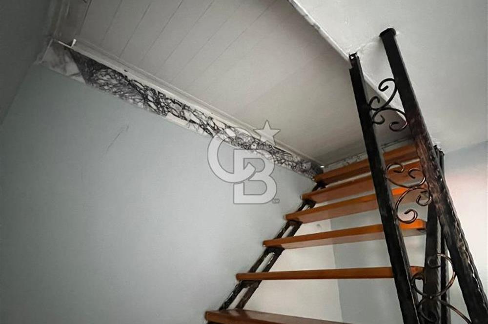 GÜMÜLDÜR’DE SİTE İÇERİSİNDE TRİPLEX YAZLIK DENİZE YAKIN KONFORLU YAŞAM
