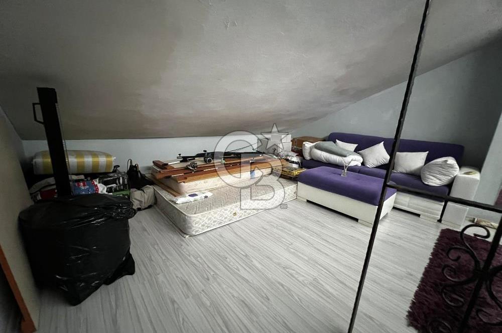 GÜMÜLDÜR’DE SİTE İÇERİSİNDE TRİPLEX YAZLIK DENİZE YAKIN KONFORLU YAŞAM
