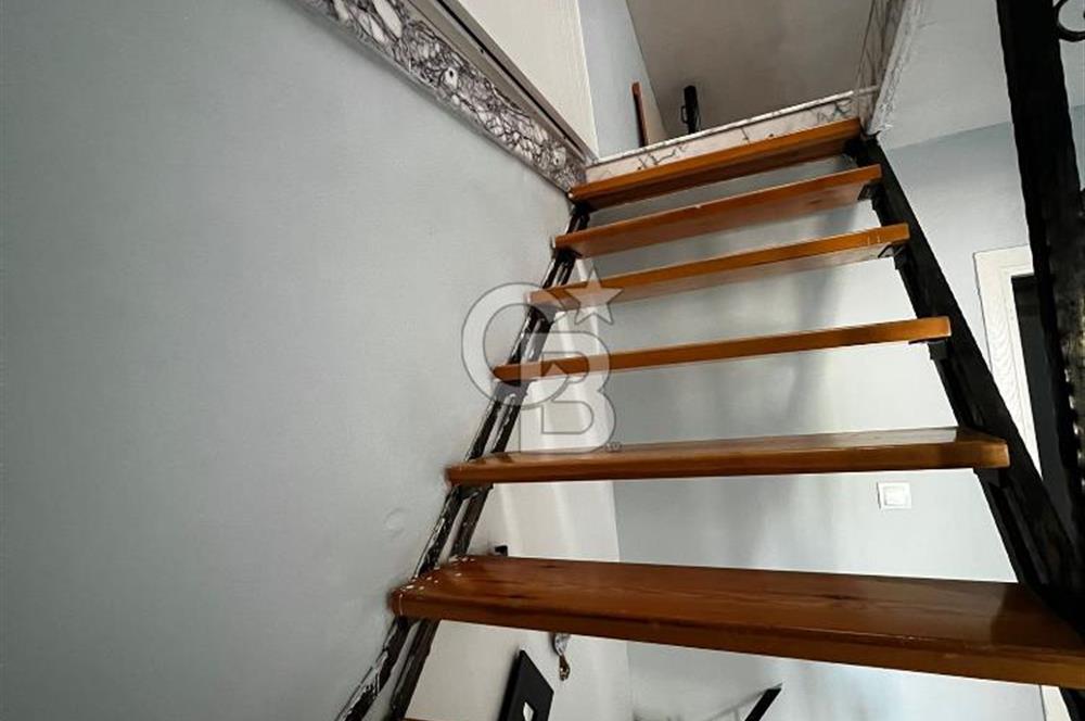 GÜMÜLDÜR’DE SİTE İÇERİSİNDE TRİPLEX YAZLIK DENİZE YAKIN KONFORLU YAŞAM