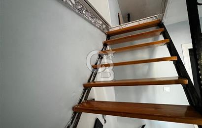 GÜMÜLDÜR’DE SİTE İÇERİSİNDE TRİPLEX YAZLIK DENİZE YAKIN KONFORLU YAŞAM