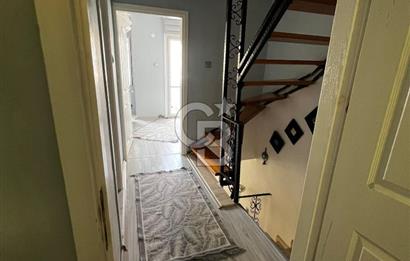 GÜMÜLDÜR’DE SİTE İÇERİSİNDE TRİPLEX YAZLIK DENİZE YAKIN KONFORLU YAŞAM