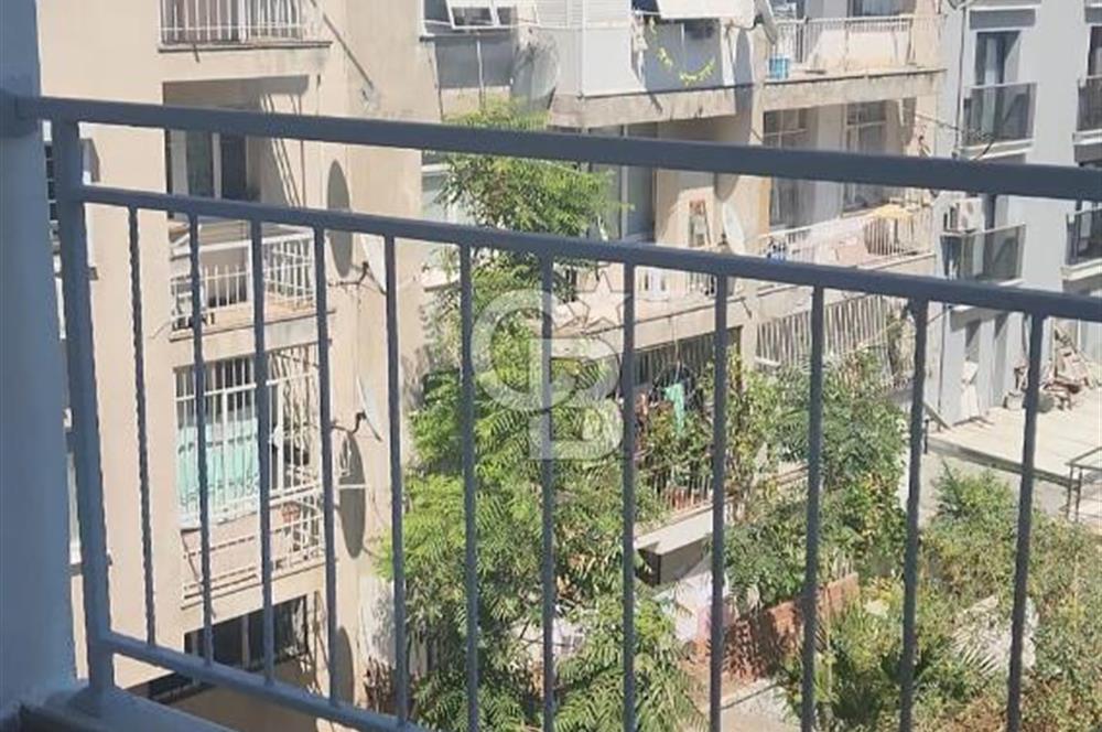 KARŞIYAKA ÇARŞI'DA TİYATRO SOKAĞINDA SATILIK SIFIR 1+1 DAİRE