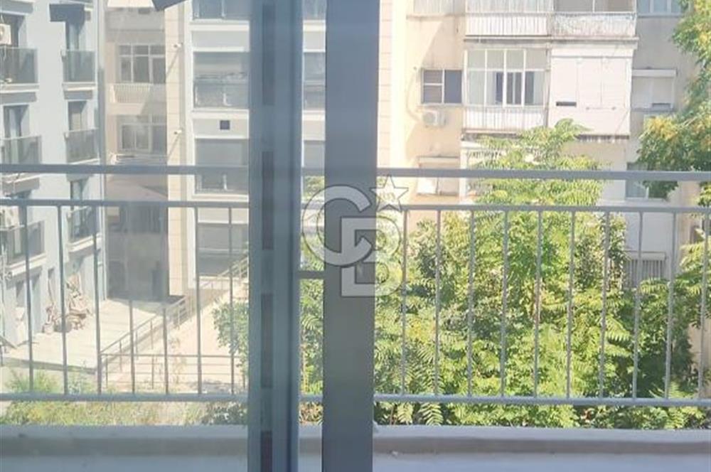 KARŞIYAKA ÇARŞI'DA TİYATRO SOKAĞINDA SATILIK SIFIR 1+1 DAİRE