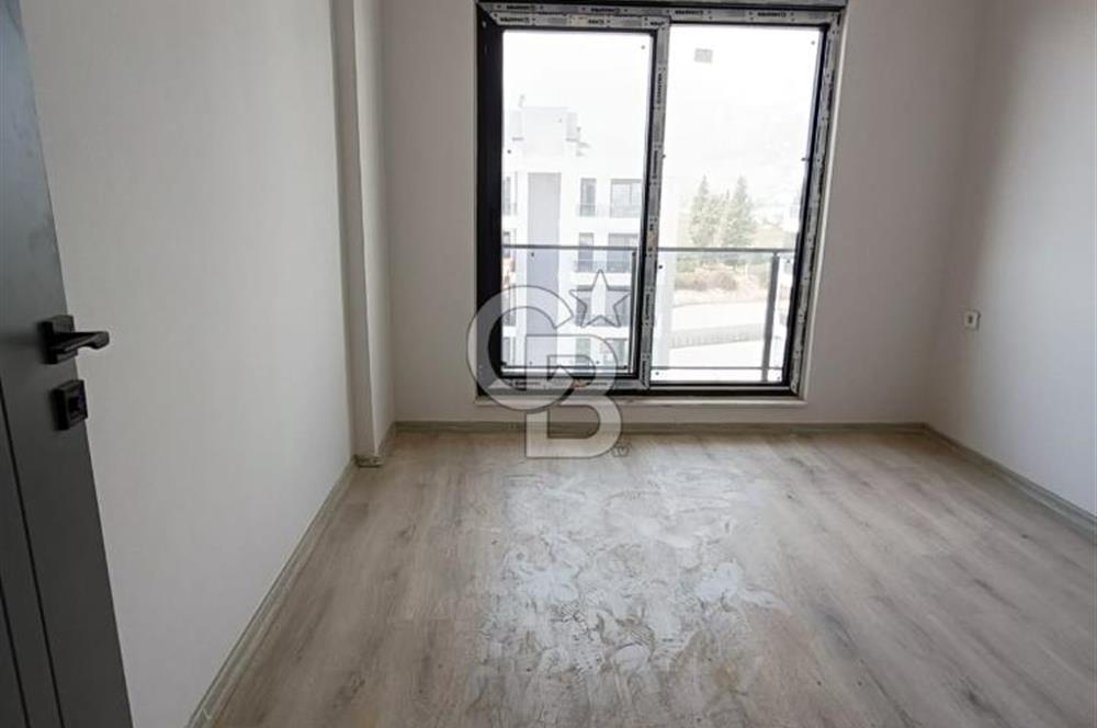 ANTALYA YENİKÖYDE HAVUZLU SİTE İÇERİSİNDE SATILIK LÜKS 1+1 DAİRE