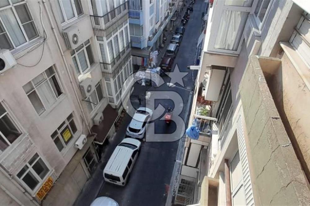 KARŞIYAKA ÇARŞI İÇİNDE ÖZELİKLİ 105 m² ASANSÖRLÜ DAİRE 