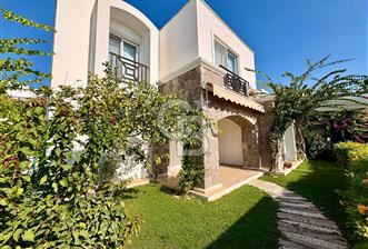 Gümüşlük'te Deniz Manzaralı Köşe Konum Bakımlı Villa