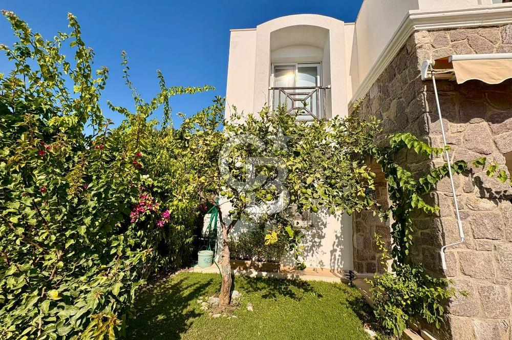 Gümüşlük'te Deniz Manzaralı Köşe Konum Bakımlı Villa