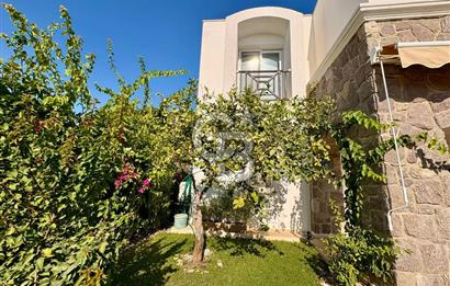 Gümüşlük'te Deniz Manzaralı Köşe Konum Bakımlı Villa