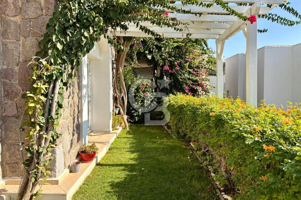 Gümüşlük'te Deniz Manzaralı Köşe Konum Bakımlı Villa