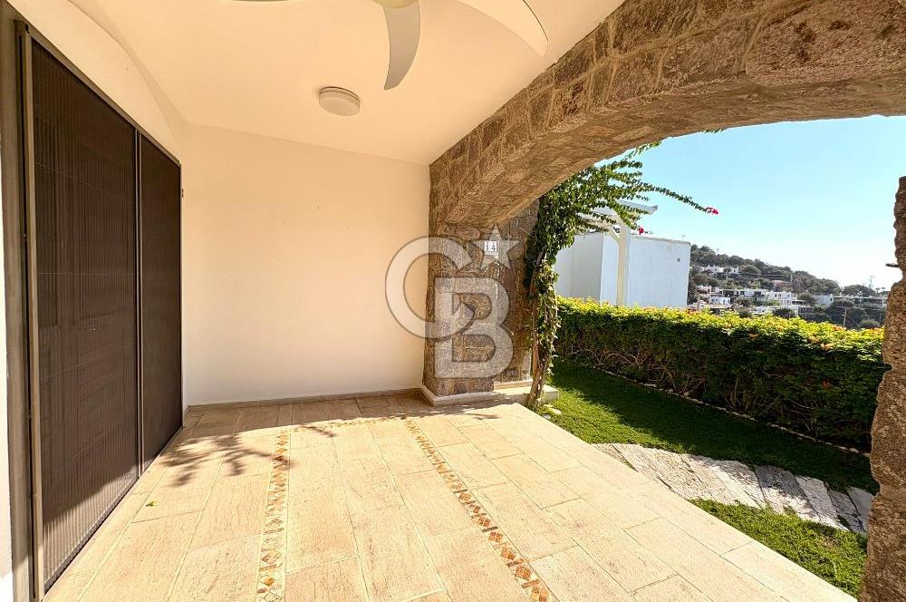 Gümüşlük'te Deniz Manzaralı Köşe Konum Bakımlı Villa
